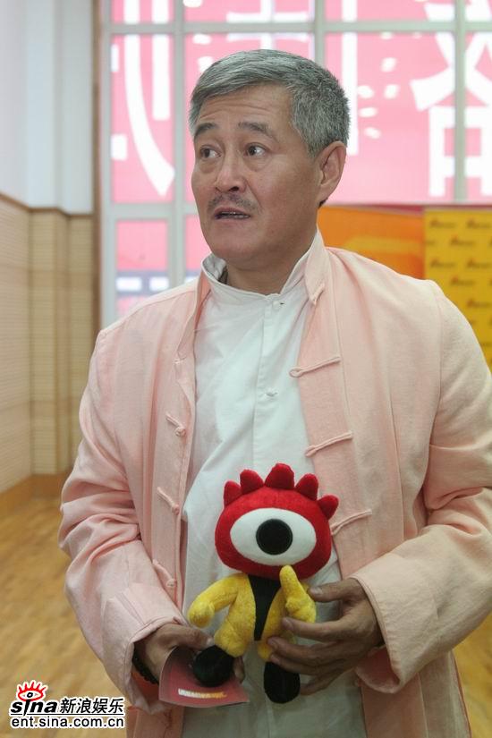 赵本山大小贺岁片齐登场 秘密武器"恭贺新禧"